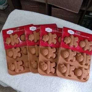 Gingerbread People Cakelet Pans (4) NWT